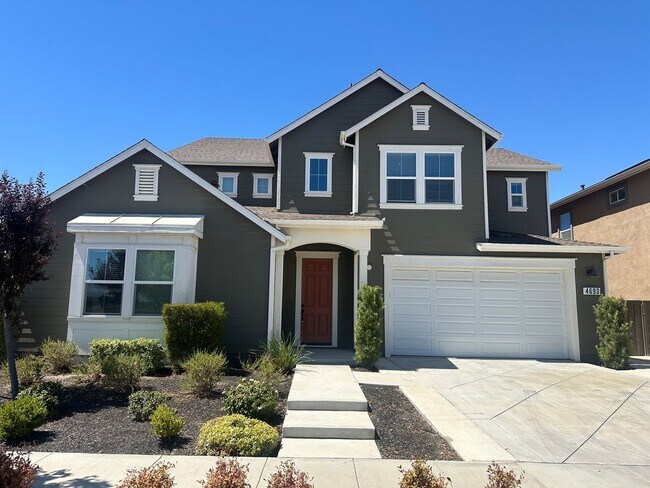 Building Photo - Huge Tracy Dream Home!