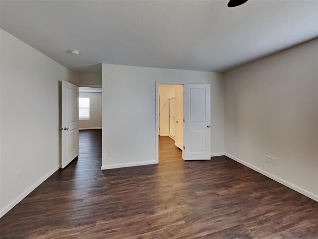 Building Photo - 5023 Highland Crest Dr