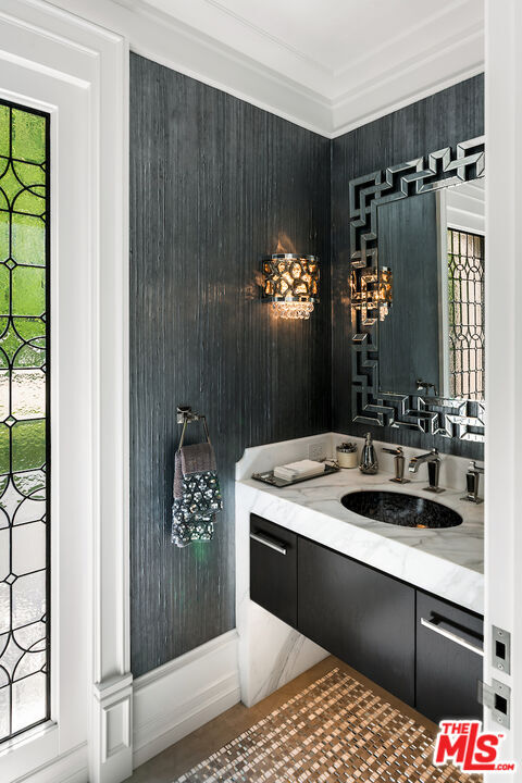 Building Photo - 6 Mystique