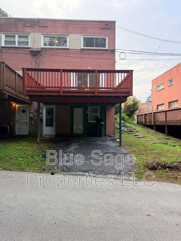Building Photo - 2118 Valleyview Dr