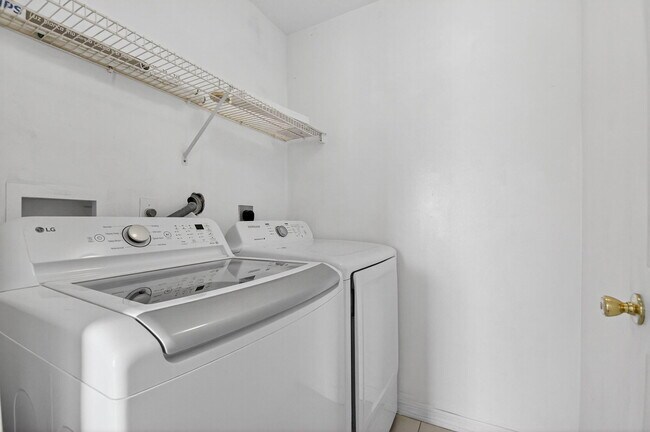 Building Photo - 1756 Pierside Cir