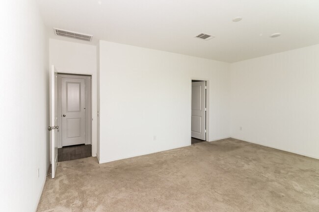 Building Photo - 1321 Grass Bnd Dr