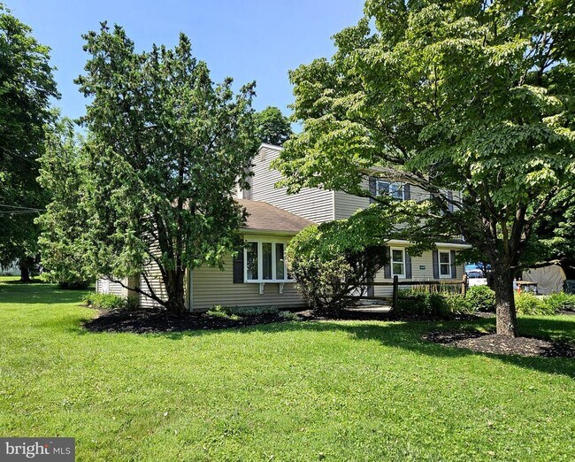 Building Photo - 3400 Hazelwood Ave
