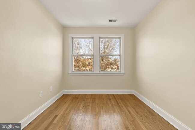 Building Photo - 2205 Observatory Pl NW