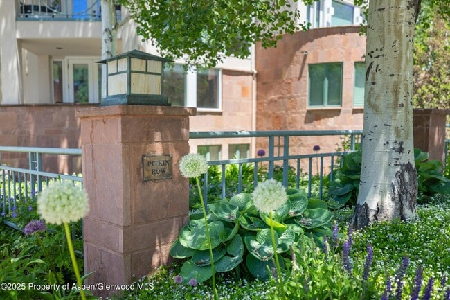 Building Photo - 120 S Spring St