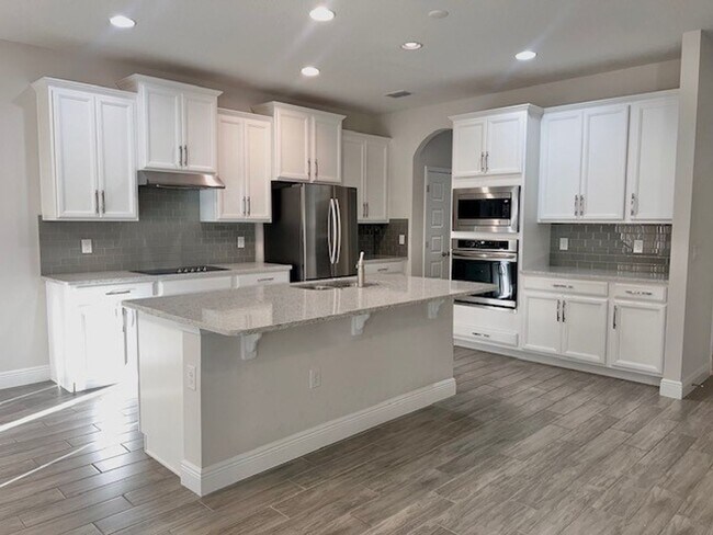 Building Photo - SPECTACULAR MODERN HOME!!Relaxing water views from the back of this beautiful home- MOVE IN Septe...