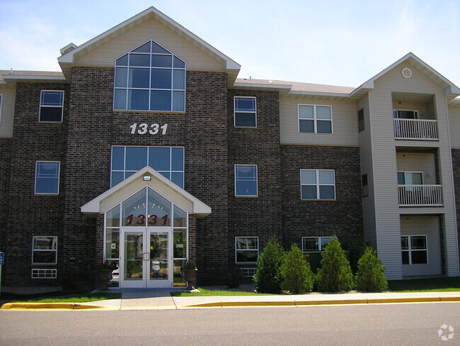 Building Photo - 1331 Lake Dr W