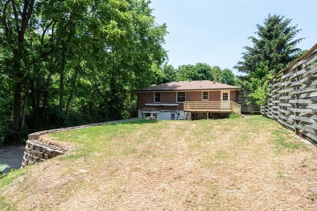 Building Photo - 1221 Harwood Dr