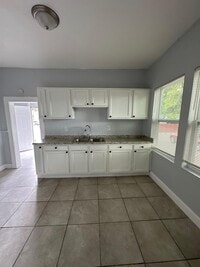 Building Photo - Fully Renovated 3/2 Available for Immediate Rent!