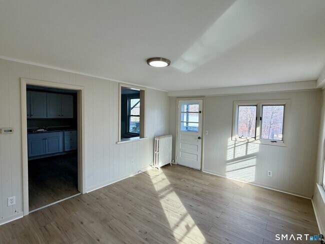 Building Photo - 10 Riverside Ave