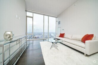 Building Photo - Stunning 505 Condo!
