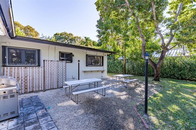 Building Photo - 7720 SW 59th Ct