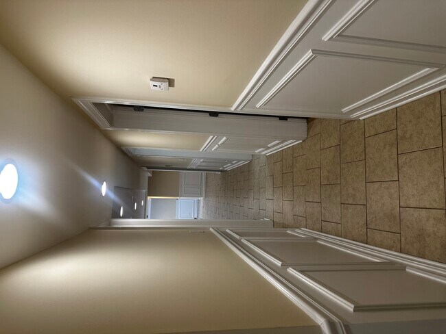 Building Photo - 4825 N Karlov Ave