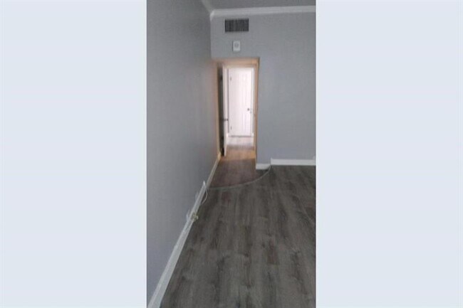 Building Photo - 5005 Collins Ave