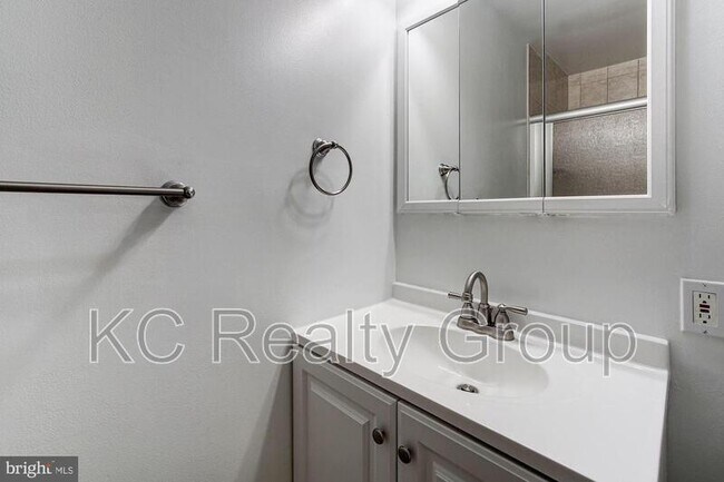 Building Photo - 13700 Pendleton St
