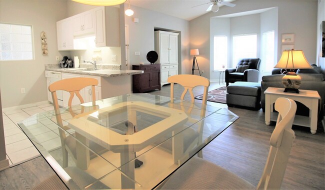 Building Photo - Updated Furnished Condo in Niceville!
