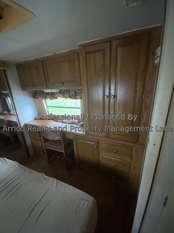 Building Photo - RV in Happy Hollow