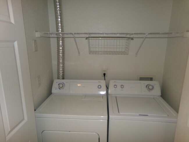 Building Photo - 3002 W Elizabeth St