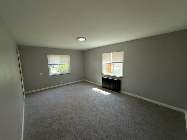 Building Photo - 3135 Mozart Ave