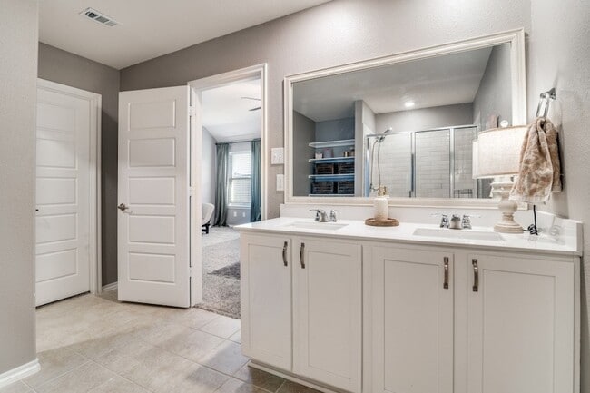 Building Photo - 158 Coyote Trl