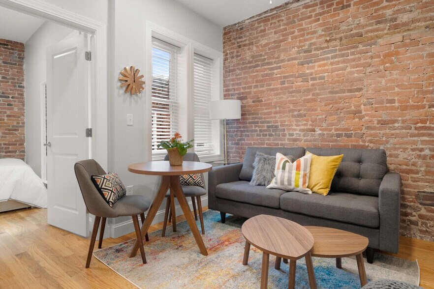 Building Photo - 152 Salem St