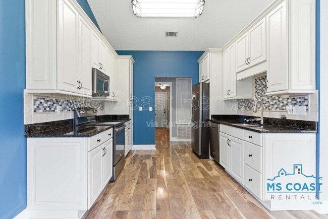 Building Photo - 14961 Greenwell Cir