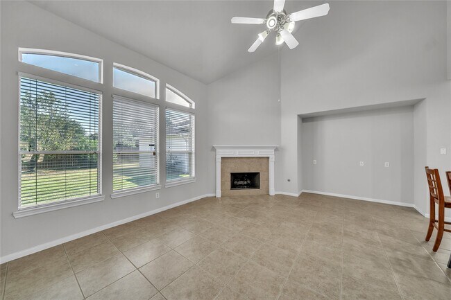 Building Photo - 17426 Memorial Blossom Dr