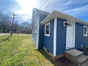 Building Photo - Newly Renovated 2-Bedroom Apartment in Central, SC!