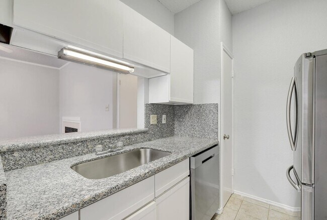 Building Photo - 2804 Rio Grande St