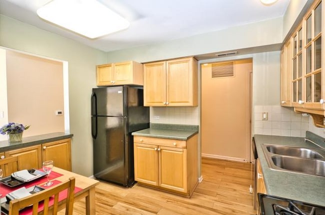 Building Photo - 5200 Carriage Way Dr
