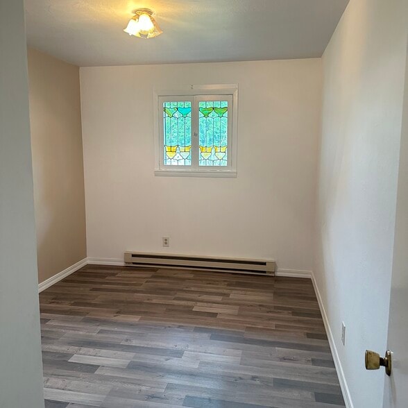 2nd BR - 21326 Main St NE