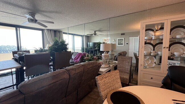 Building Photo - 5915 Sea Ranch Dr
