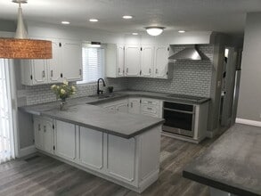 Building Photo - 2194-4300 4300 S St