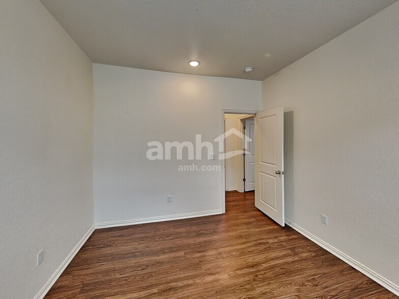 Building Photo - 2732 Geronimo Creek