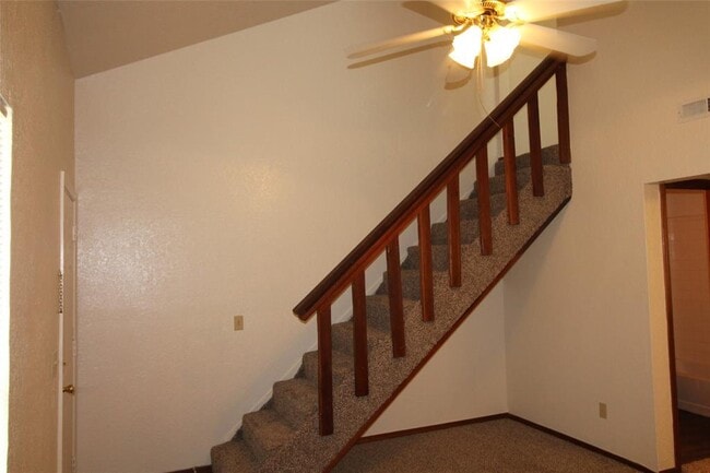 Building Photo - 1901 E Lindsey St