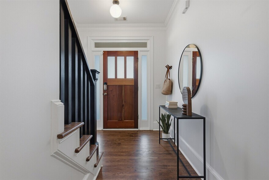 Building Photo - 2555 Hazel Dr SE