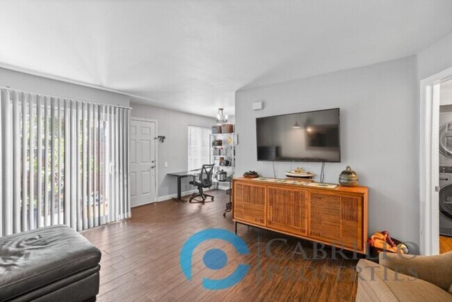 Building Photo - 5402 Balboa Arms Dr