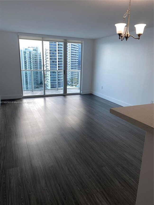 Building Photo - 1155 Brickell Bay Dr