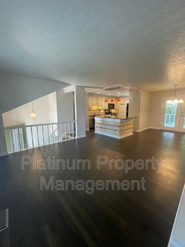 Building Photo - 10500 Worthington Hills Manor