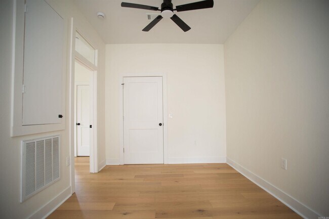 Building Photo - 1704 S Park St