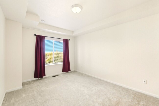 Building Photo - Bright and Airy 2 Bed 2.5 Bath Townhome in...
