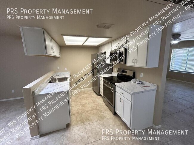 Building Photo - 551 S Lesueur