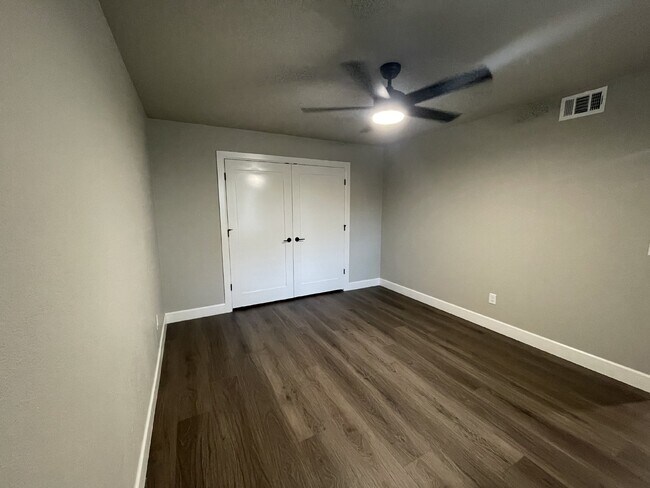 Building Photo - Modern 2 Bedroom Condo