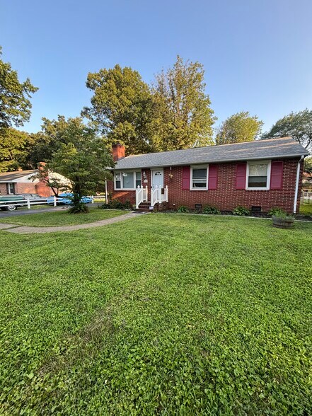 Front - 2925 Stanwix Ln