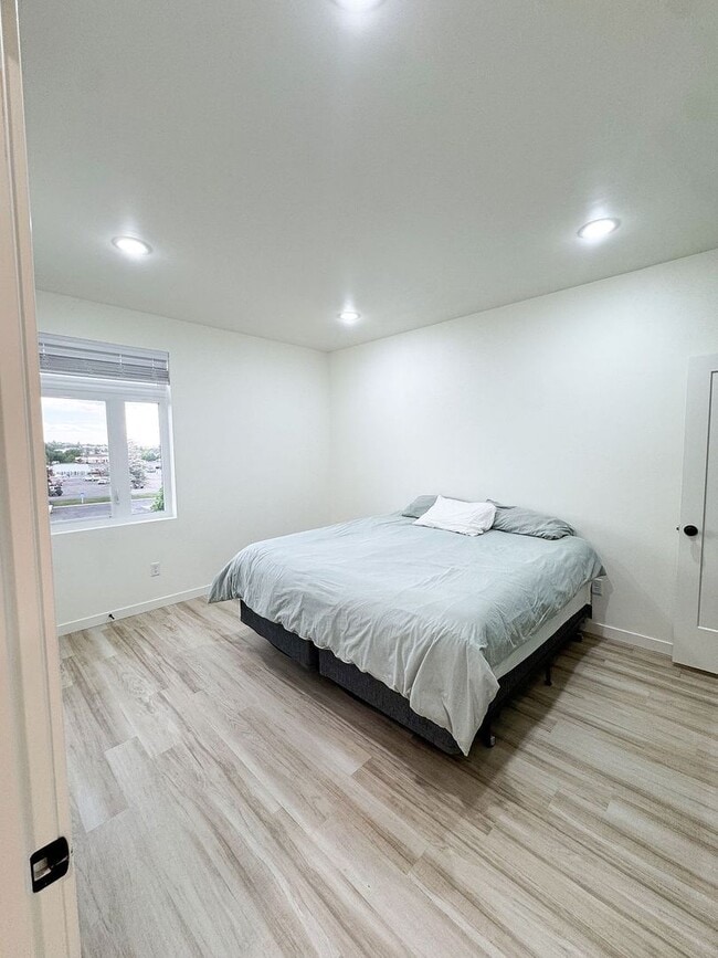 Building Photo - Beautiful Condo For Rent In Rexburg!