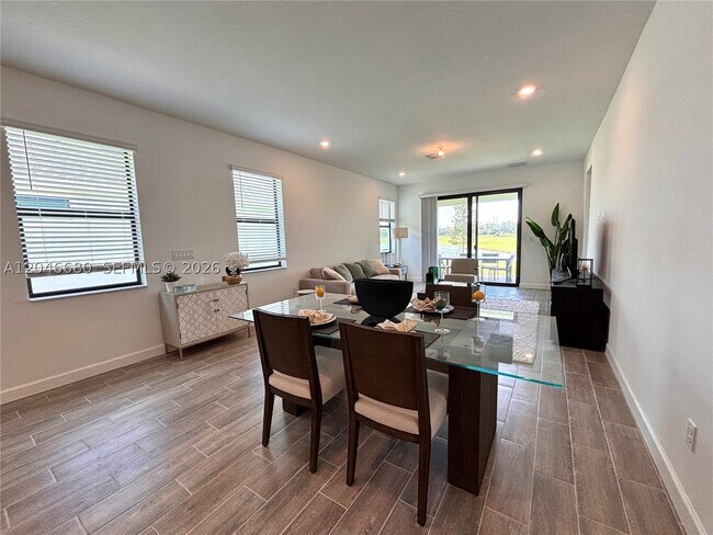 Building Photo - 10660 Wilgrove 10660