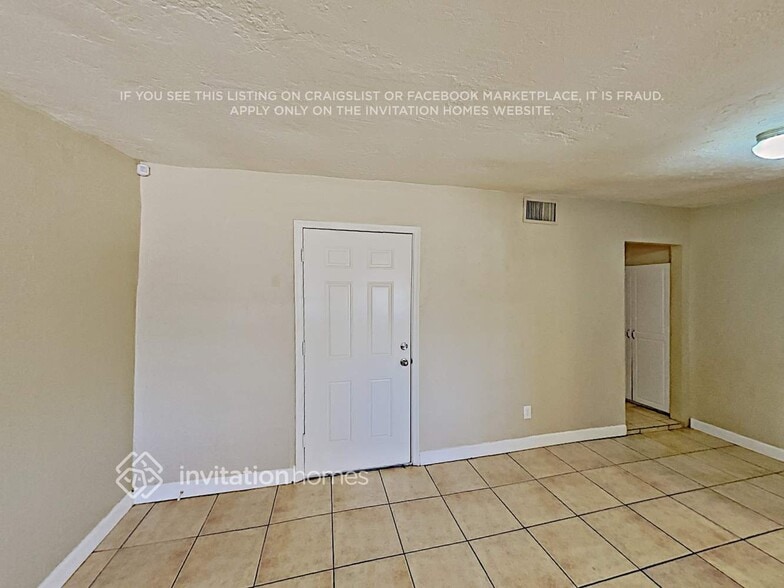 Building Photo - 2747 N Greenfield Rd