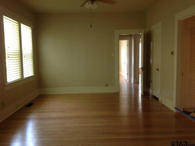 Building Photo - 624 Nacogdoches St