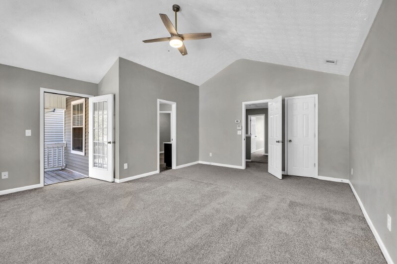 Building Photo - 732 Shadow Lake Dr