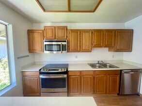 Building Photo - 1 Bedroom Condo Near Downtown WC